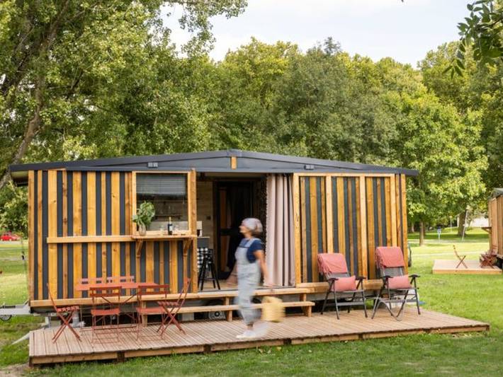 Location de vacances pour 4 personnes, avec terrasse et piscine à Saintes