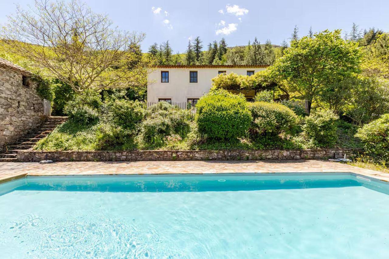 Stylish villa with large pool and stunning views in Olargues, Béziers und Umgebung