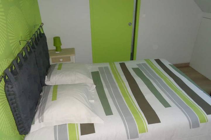 Location de vacances pour 8 personnes, avec jardin à Vallières-les-Grandes - 2