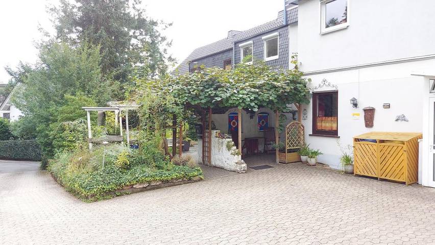 Ferienwohnung für 16 Personen, mit Sauna und Garten sowie Ausblick, kinderfreundlich in Kamp-Bornhofen