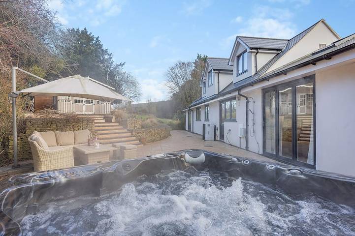 Gîte pour 10 personnes, avec jardin et jacuzzi - 1