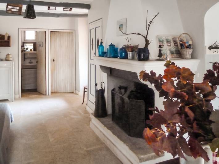 Entire apartment, Welcoming apartment with pool in Oppède 70 m², mountain view in Oppède, Parc naturel régional du Luberon