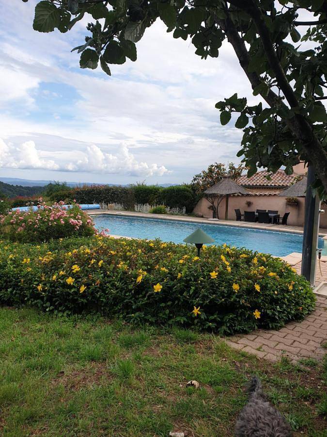 Location de vacances pour 6 personnes, avec vue ainsi que jardin et piscine, animaux acceptés à Saint-Andéol-de-Vals - 3