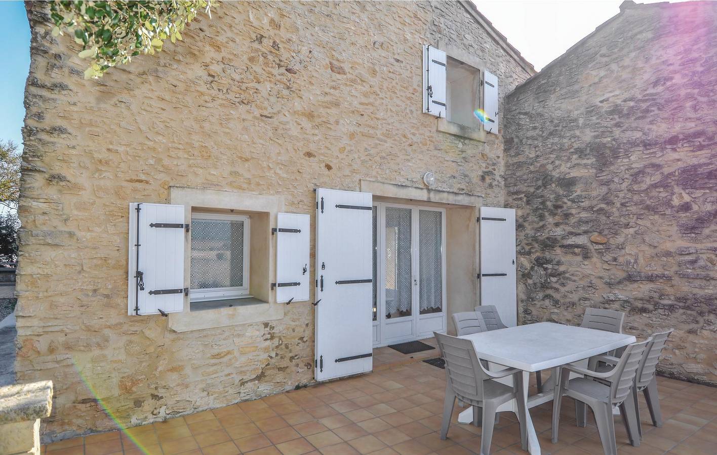 Gemütlicher Rückzugsort mit Parkplatz, TV & Angeln, 2km nach Vénéjan in Vénéjan, Nimes und Umgebung