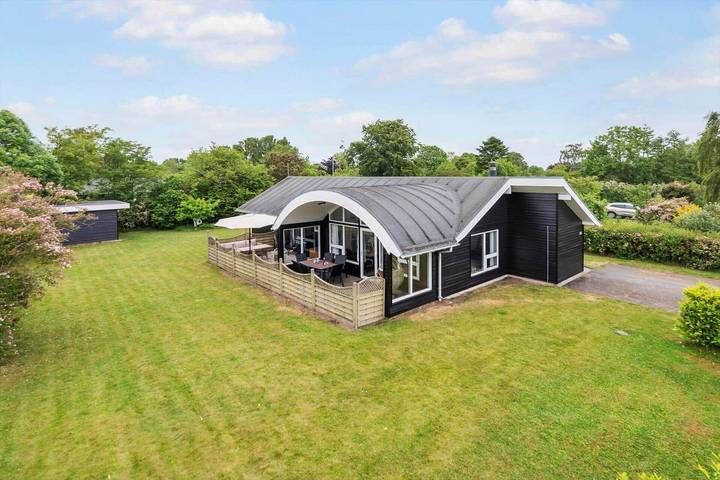 Ferienhaus für 6 Personen, mit Whirlpool und Sauna sowie Terrasse in Dyngby Strand