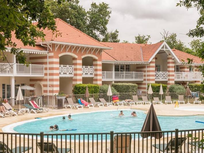 Camping para 5 personas, con Balcón/Terraza además de Jardín y Piscina para niños en Soulac-sur-Mer