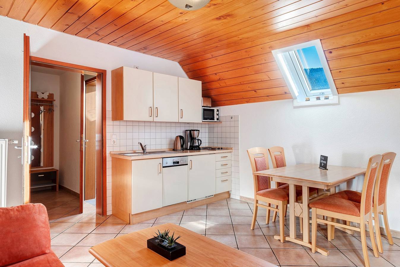 Ganze Wohnung, Ferienwohnung 'Sonneneck' mit Bergblick, Gemeinschaftspool und Wlan in Wolfach, Mittlerer Schwarzwald