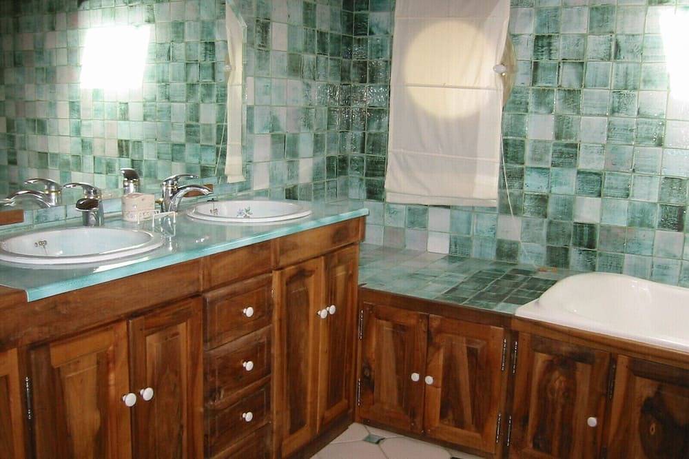 Promotion> 24. August: Villa eingebettet zwischen Weinbergen und Wald -3 *** - Klimaanlage in Bollène, Vaucluse