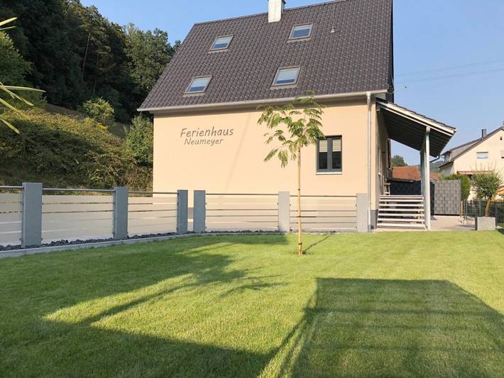 Ferienwohnung für 6 Personen, mit Balkon und Terrasse sowie Garten und Ausblick in Schönau (Pfalz)
