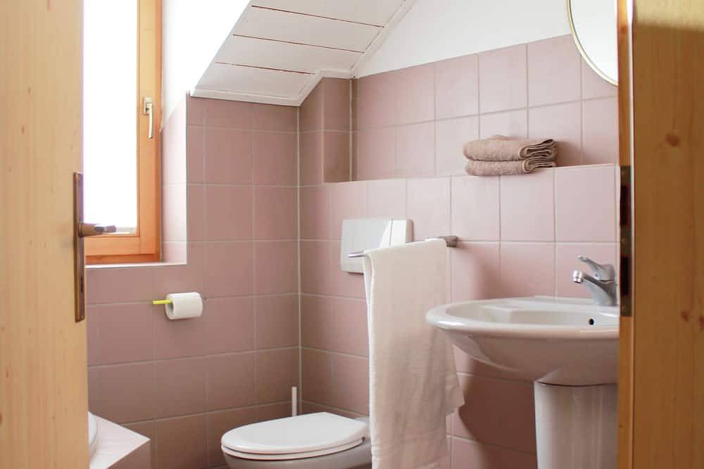 Haus mit großem Garten, 2 Schlafzimmer, 2 Bäder, 151 qm Wohnfläche in Dießen am Ammersee, Ammersee