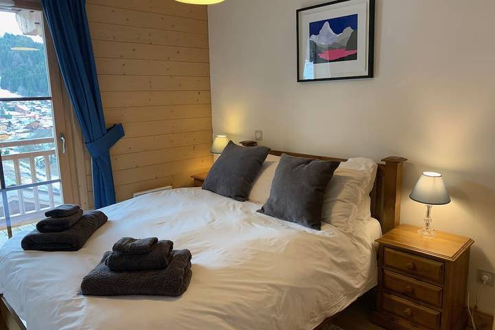 Appartamento intero, Situato in posizione centrale appartamento con 2 camere da letto con vista mozzafiato esposte a sud in Morzine, Les Portes du Soleil