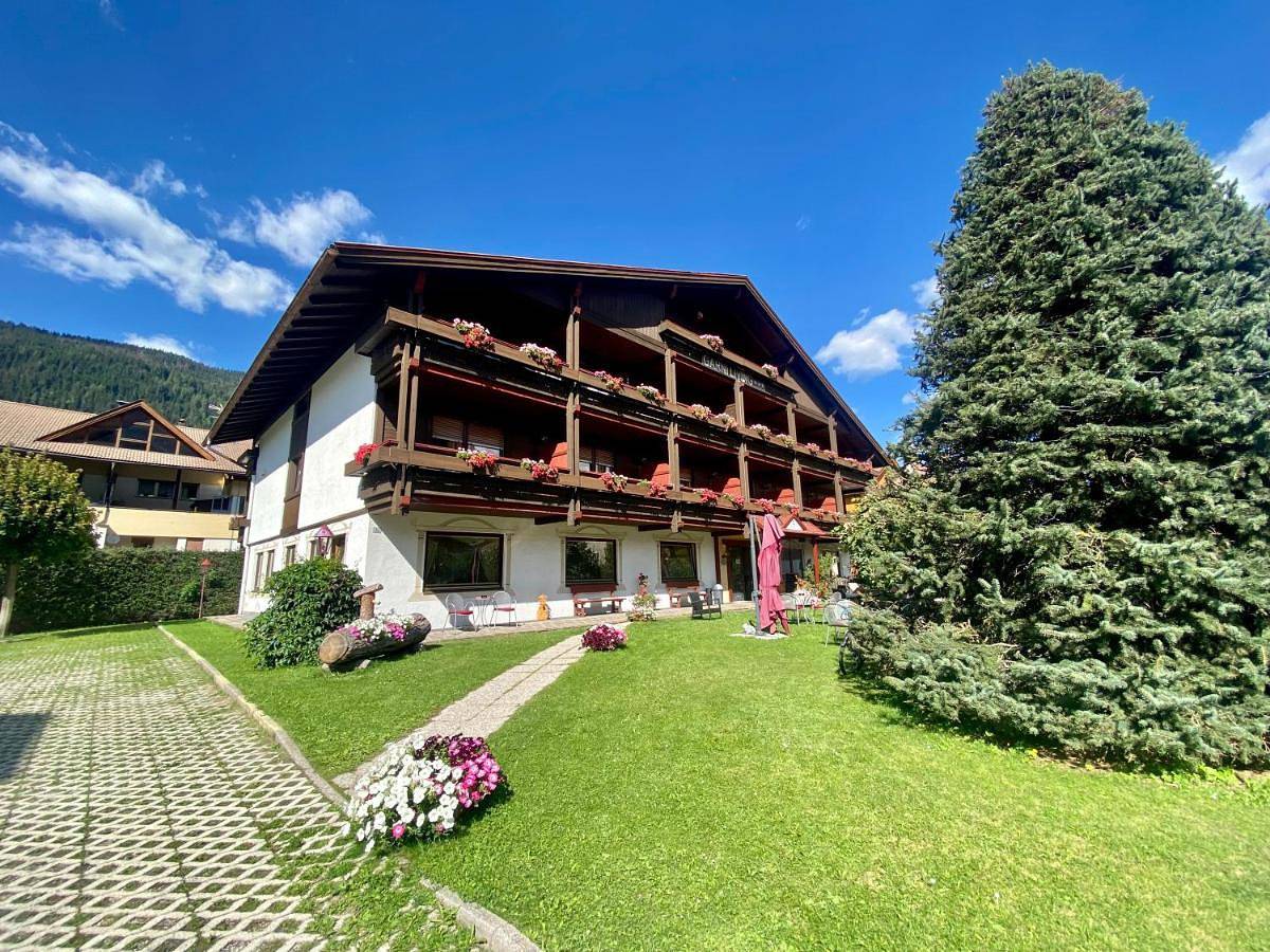 Hotel Garni Living in San Candido, Dolomites de Sesto