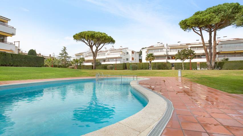 Ferienwohnung für 4 Personen, mit Terrasse und Garten sowie Kinderpool in Calella de Palafrugell
