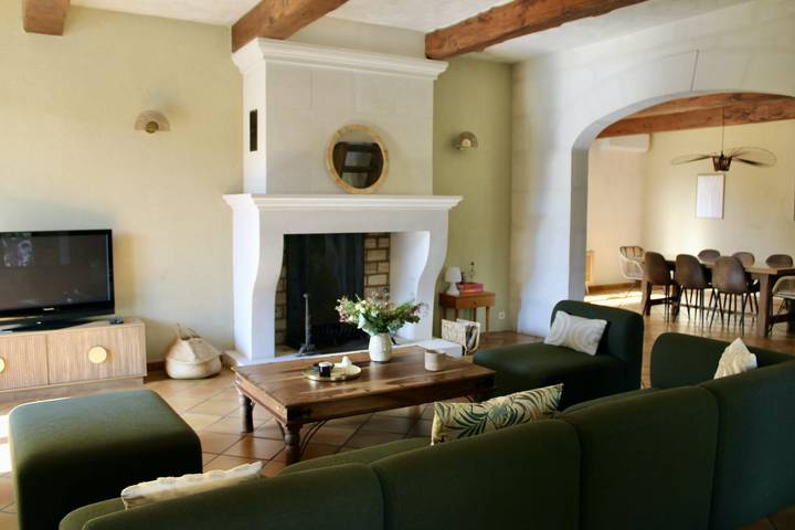 Location de vacances pour 12 personnes, avec piscine ainsi que terrasse et jardin, adapté aux familles à Fontvieille - 3