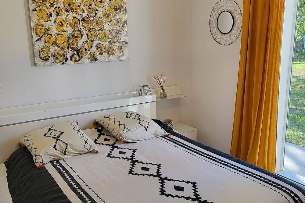 Quiet, air-conditioned villa with private pool 5 minutes from sea and mountains. in Morta, Prunelli-di-Fiumorbo