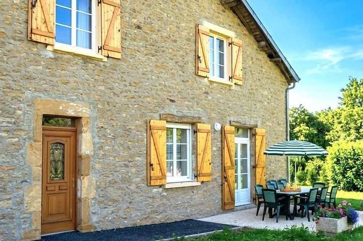 Location de vacances pour 10 personnes, avec jardin à Douzy