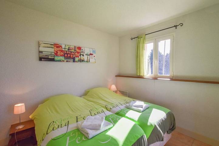 Location de vacances pour 6 personnes, avec Terrasse ainsi que Jardin et Piscine à Saint-Médard-d'Excideuil - 3
