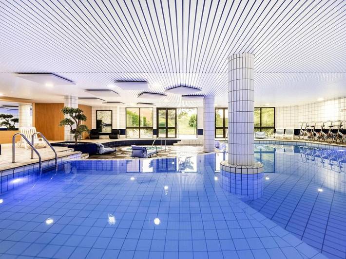 Hôtel pour 2 personnes, avec sauna et jacuzzi ainsi que piscine et jardin à Joué-lès-Tours - 3