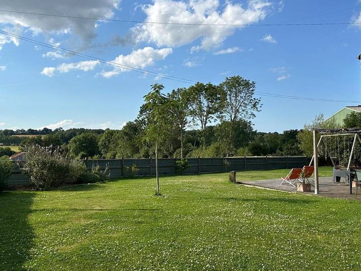 Location de vacances pour 5 personnes, avec terrasse ainsi que vue et jardin dans Torteval-Quesnay