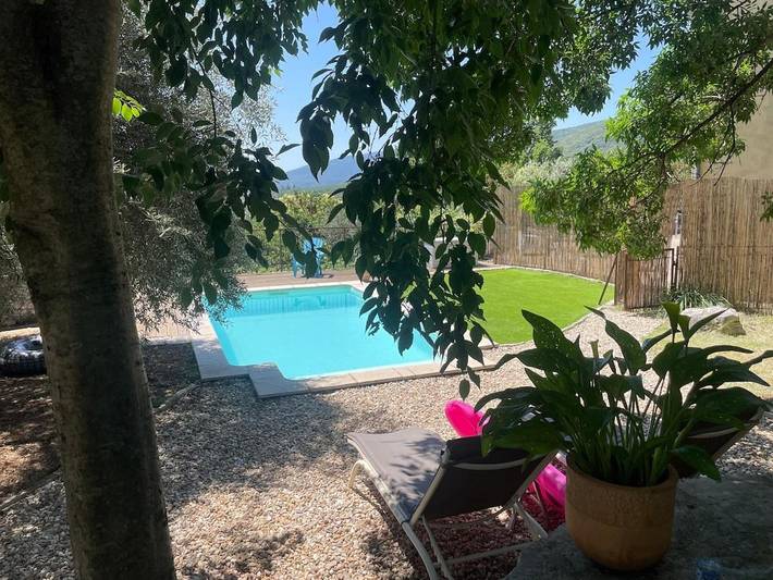 Ferienhaus für 5 Personen, mit Terrasse und Garten sowie Pool und Ausblick