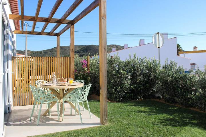 Apartamento para 4 personas, con terraza además de vistas y jardín en Carrapateira