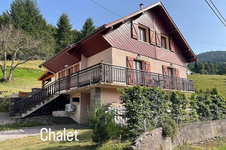Maison pour 9 personnes, avec balcon ainsi que jardin et jacuzzi à Bussang