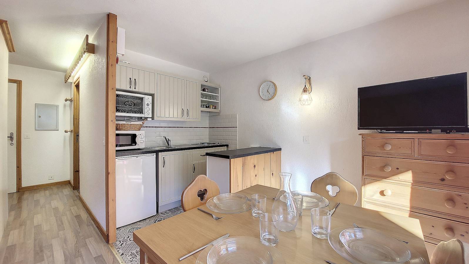 Entire studio, Studio Acces Piscine -Saint Jean D'Aulps Station -Proche Morzine- 4 Personnes - Riam S6 in Saint-Jean-d'Aulps, Les Portes du Soleil