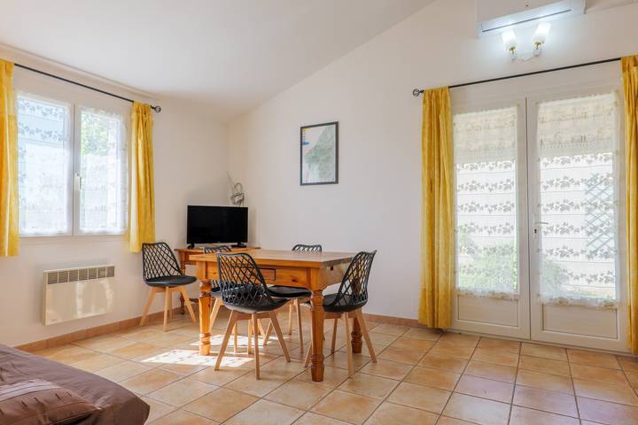 Gite Le Micocoulier La Fontinelle in Bessas, Ardèche
