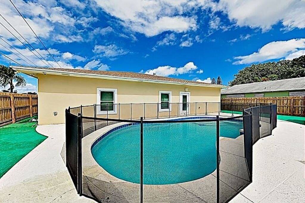 Spacious Home with Pool East Lantana in Lantana, Palm Beach County