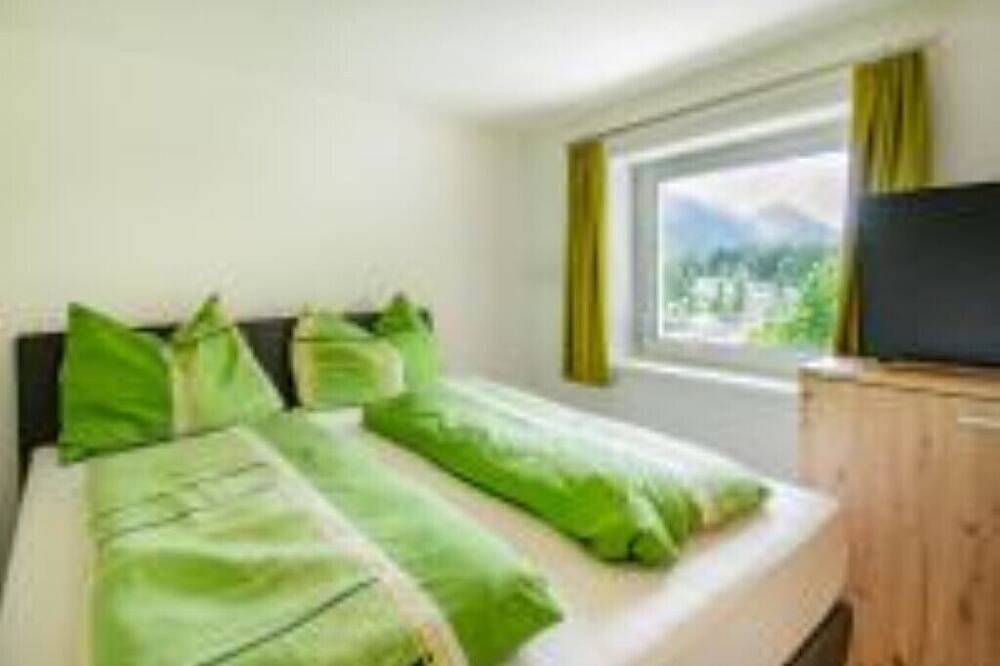 Ganze Wohnung, Fewo Cafe Max 2 mit Balkon 55 m2 in Stubaier Alpen, Trins