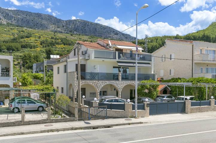 Ganze Wohnung, 2-Zimmer-Ferienwohnung am Strand Podstrana, Split A-25140-a in Podstrana, Split-Dalmatien