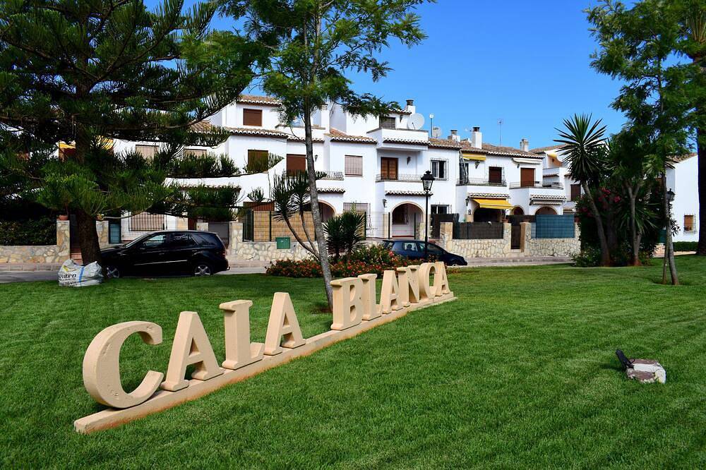 3 Schlafzimmer, 2 Badezimmer Familienreihenhaus mit Gemeinschaftspool Cala Blanca, Javea in Toscamar, Jávea