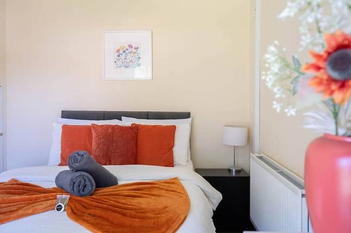 4 Bed House, With Garden, Close To Gatwick in Crawley, Sussex de l'Ouest