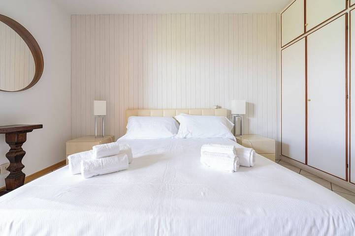 Villa directly by the lake with garden. in San Felice del Benaco, Montagnes autour du lac de Garde