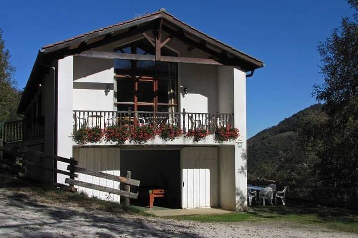 Gîte pour 35 personnes, avec Jardin à Valcarlos
