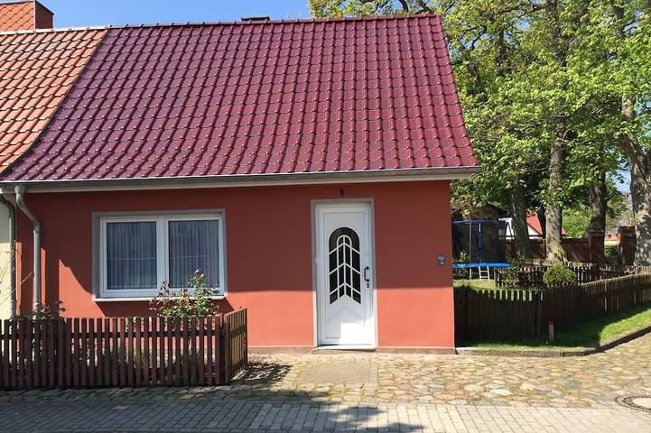 Ferienhaus für 6 Personen, mit Garten in Franzburg