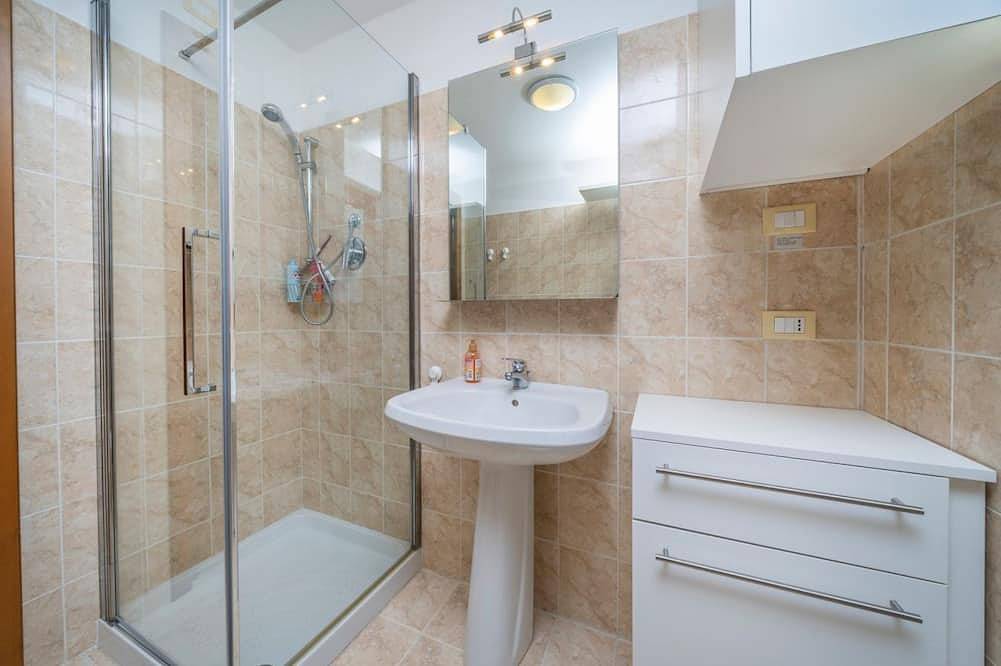 Entire apartment, Charming studio in Tarvisio, ideal for 3 people, equipped with a balcony offering breathtaking views of the Alps. The accommodation is perfect for a romantic getaway or a nature adventure. Tarvisio is a paradise for winter sports enthusiasts and trekkers in Tarvisio, Karnischer Hauptkamm