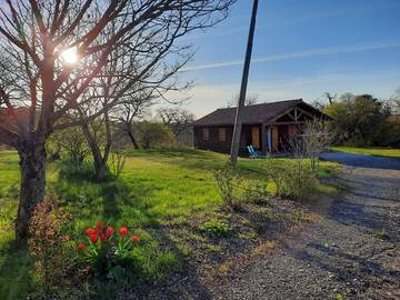 Gîte pour 6 personnes, avec piscine ainsi que terrasse et jardin, animaux acceptés à Montvalent