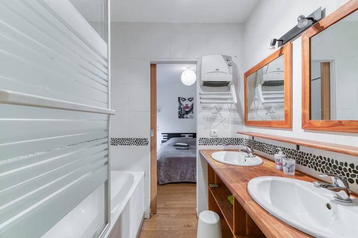 Ganze Wohnung, Appartement Gaboureaux mit Bergblick, privater Terrasse, direkt an der Skipiste in Chamrousse, Nationalpark Écrins