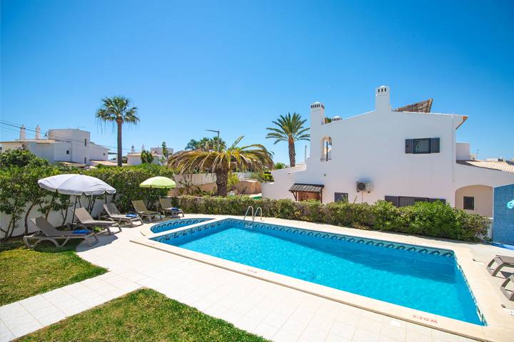 Location de vacances pour 8 personnes, avec terrasse ainsi que bassin pour enfant et jardin dans Galé - 2