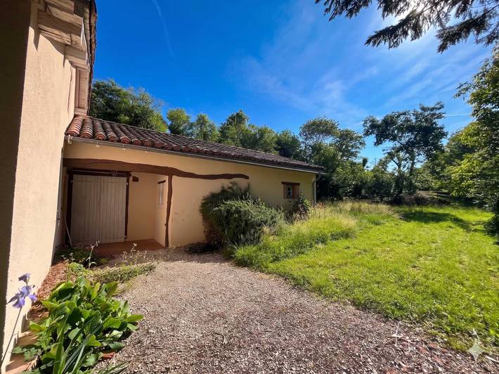 Vacation rental for 6 people, with lake view and yard as well as balcony, kid friendly in Gers