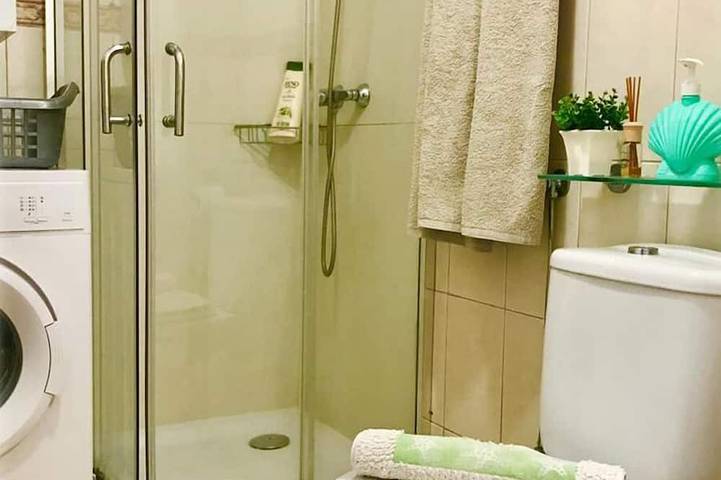 Ganze Wohnung, Helle Seafront Apartment in Funchal mit Balkon und eigenem Pool in São Martinho, Madeira