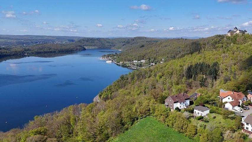 Ferienwohnung für 3 Personen, mit Balkon und Ausblick sowie Garten und Seeblick - 1