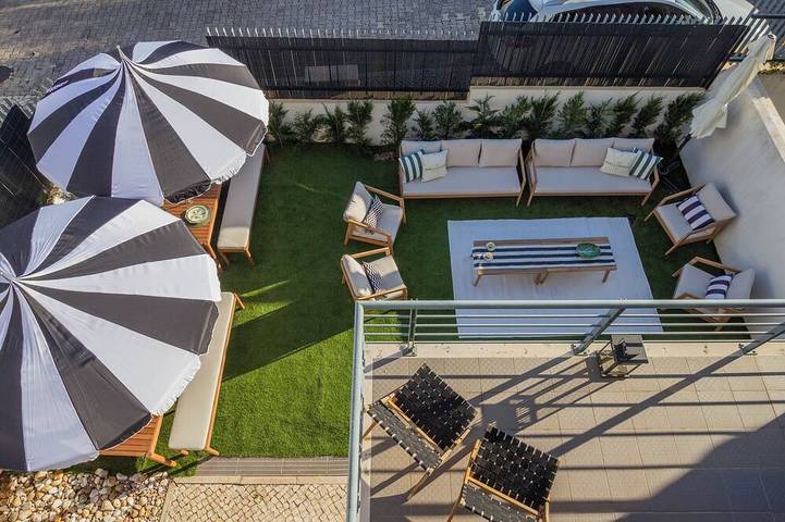 Villa para 15 pessoas, com jacuzzi e jardim e ainda varanda em Estoril