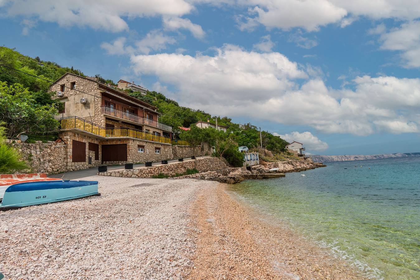 Cijeli apartman, Apartments Steps from the Sea in Jablanac, Park prirode Velebit