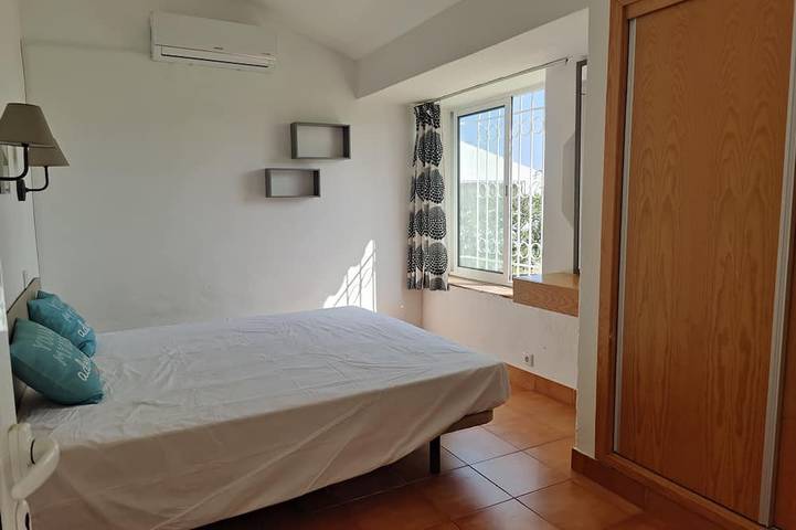 Quiet location, 5 min from Oura strip, 15 min walk from the beach. Golf nearby. in Albufeira e Olhos de Água, Faro Distrikt