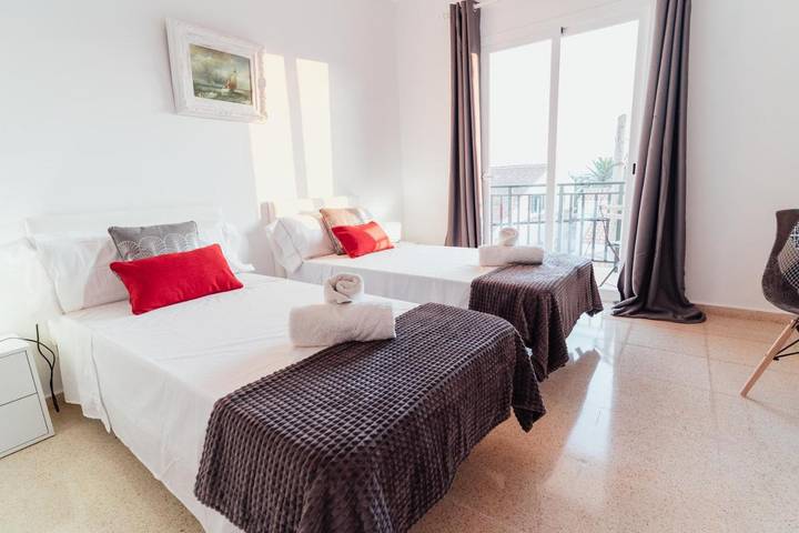 Gîte pour 2 personnes, avec balcon et vue, adapté aux familles à Minorque - 2