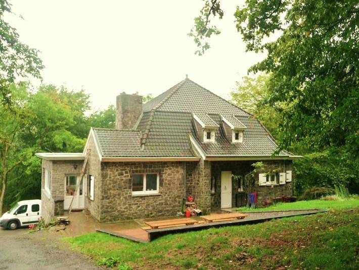 Location de vacances pour 13 personnes, avec Terrasse et Jardin à Onhaye
