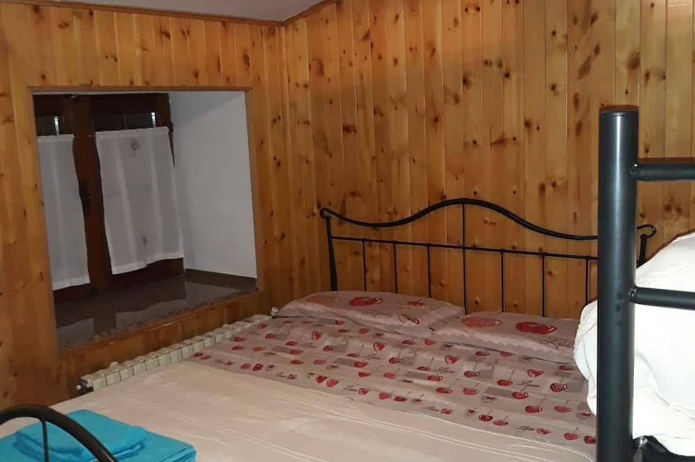 Cabaña en pueblo de montaña característico in Bellino, Provincia de Cuneo