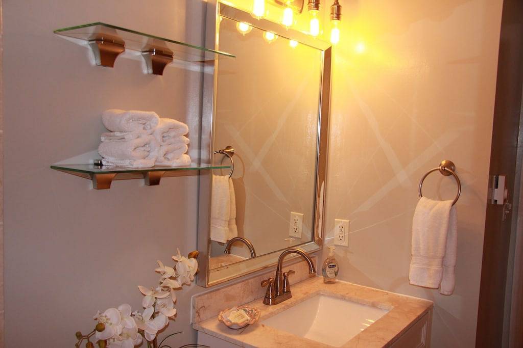 Ganze Wohnung, Seven Springs Condo, Erdgeschoss, Gasgrill, Neue Küche, Keurig, Daunenbett in Seven Springs, Pennsylvania